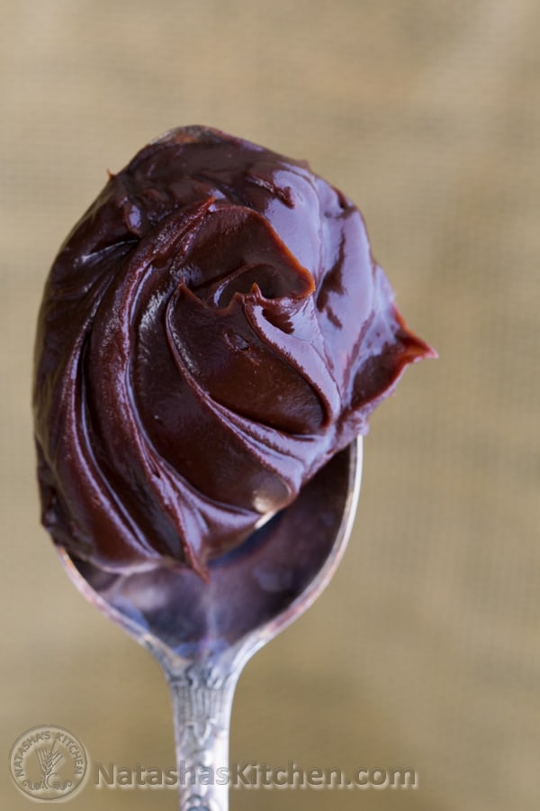 Perfect Chocolate Ganache + how to glaze a cake!