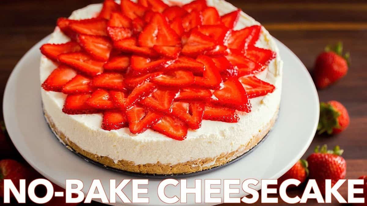 No Bake Cheesecake with Strawberries (VIDEO)