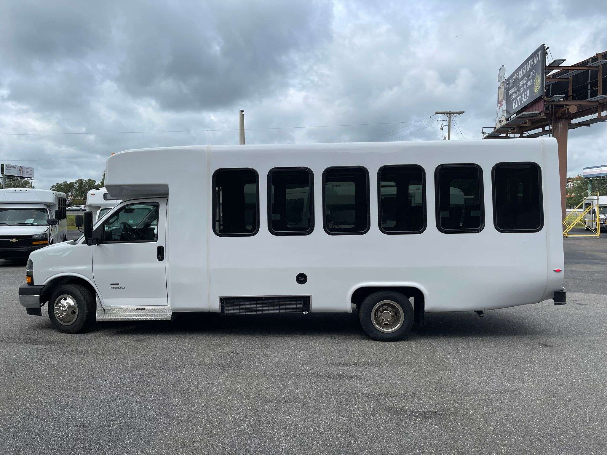 2023 Diamond VIP 2500 Buses For Sale No.1 Bus Dealer In US