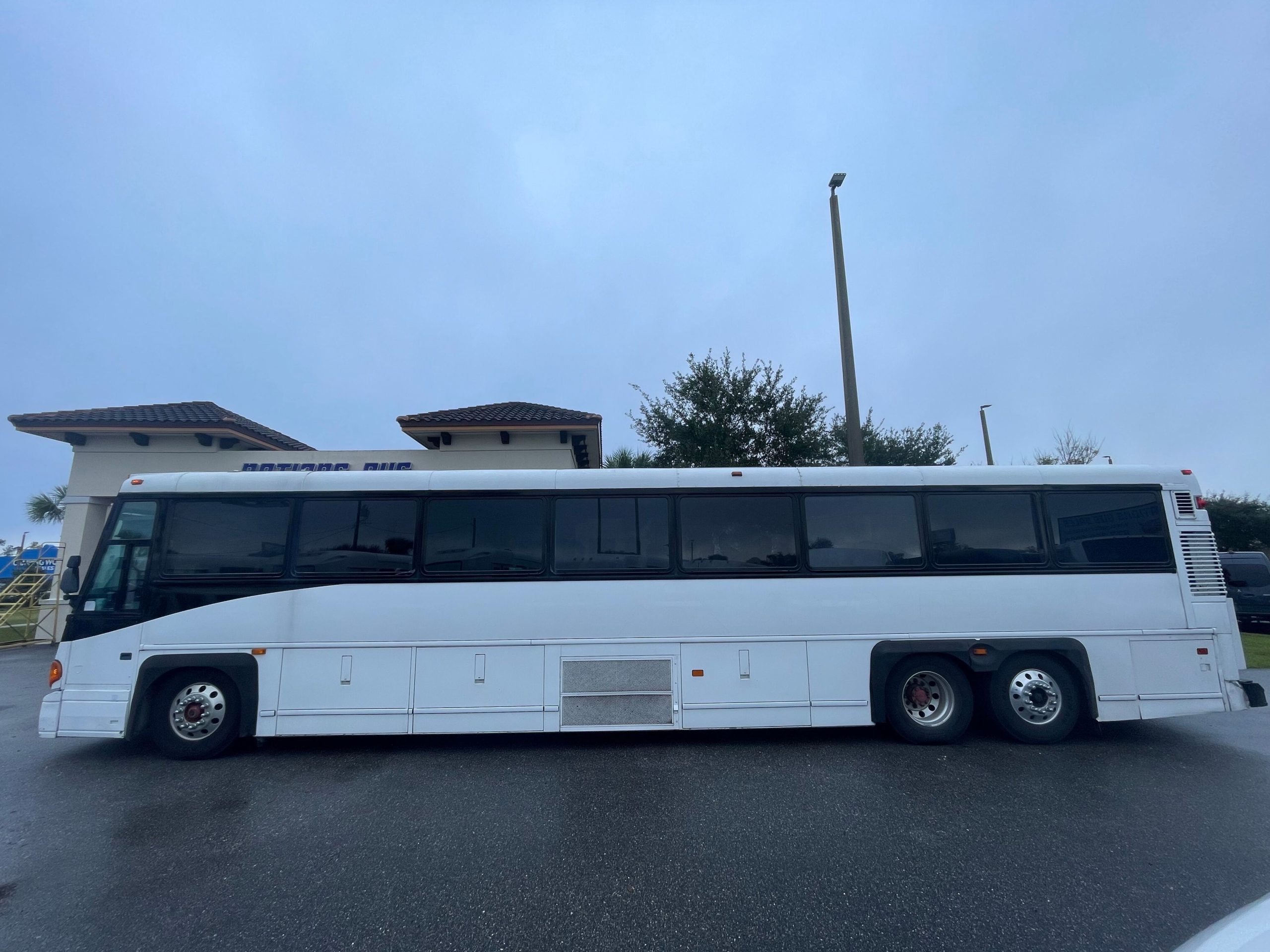 2005 MCI D4500L Nations Bus Sales