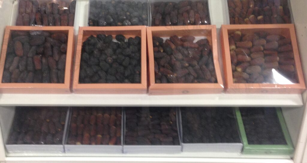 Dates UAE, Dates Suppliers Wholesale Bulk in Dubai UAE, Buy Dates