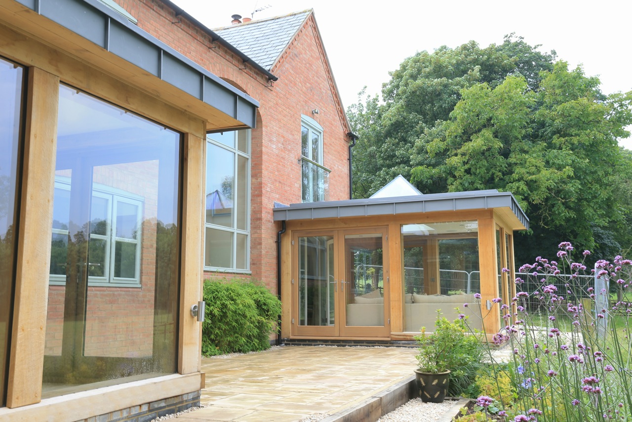 Contemporary oak frame design in Alexton