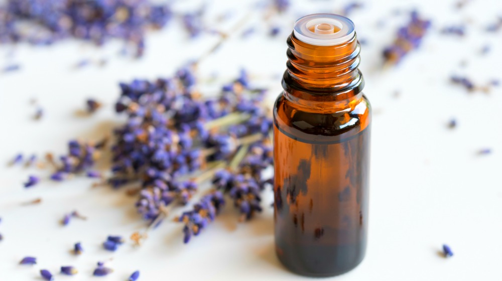 8 Best Essential Oils for Prostate & How to Use Them