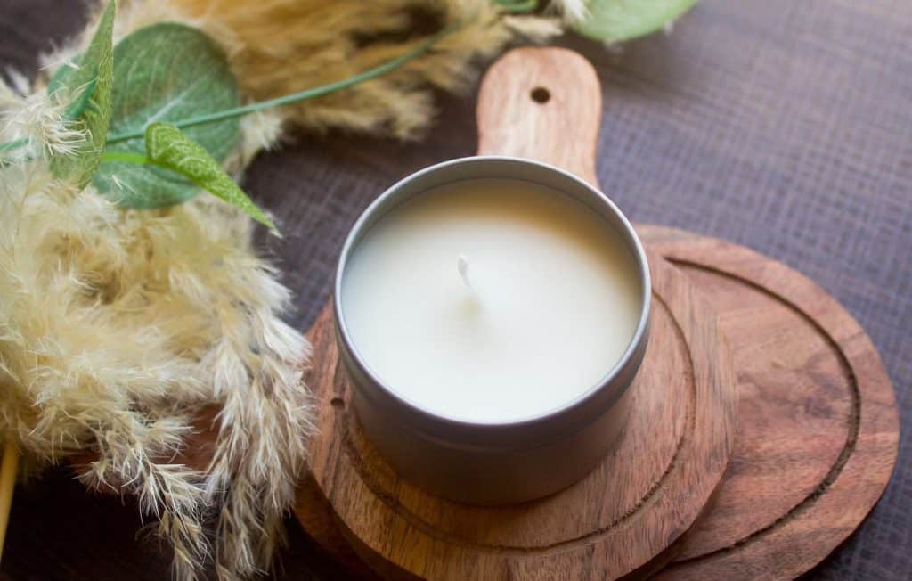 How to Make a Bug Repellent Candle