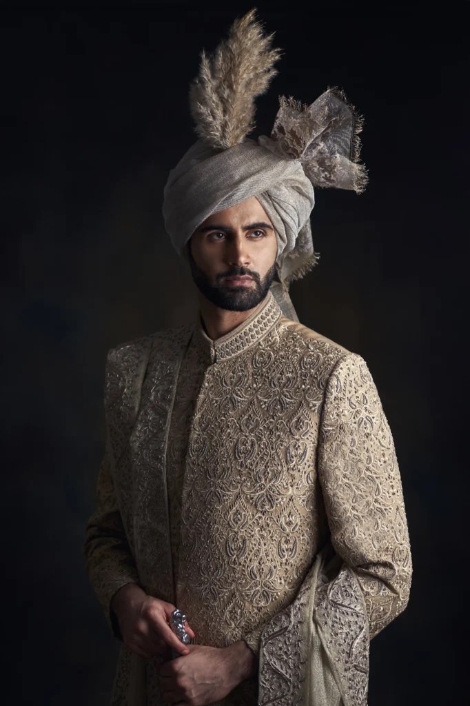 wedding sherwani for groom, sherwani style, black sherwani, sherwani for groom of best sherwani designer in Pakistan - men's wedding sherwani - Sherwani for groom - sherwani prices - sherwani for groom of best sherwani designer - mems wear sherwani for groom