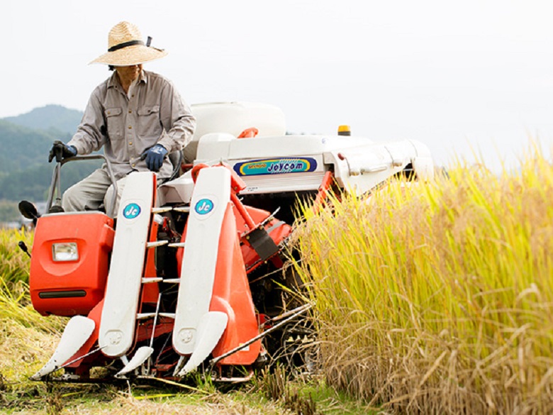 トラクターやコンバインは自賠責保険に入れないのか？ Agricultural Machine