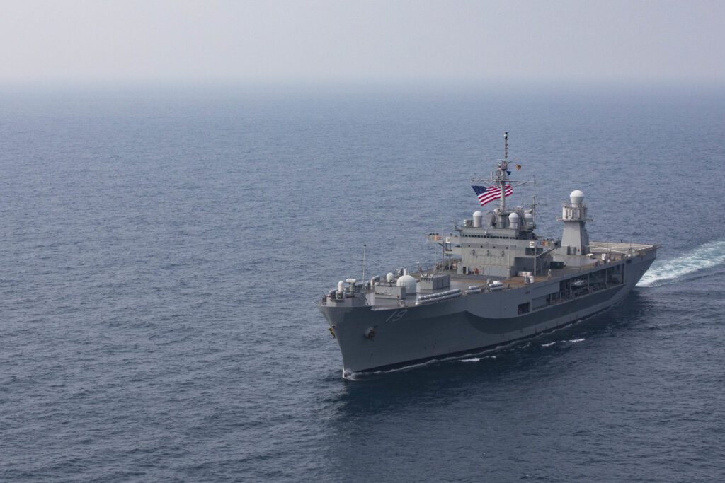 USS Blue Ridge conducts operations with JMSDF destroyer to bolster