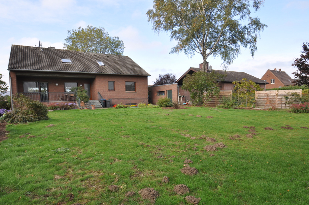 Idyllisch gelegenes Zweifamilienhaus in Rheinberg Millingen Nicole