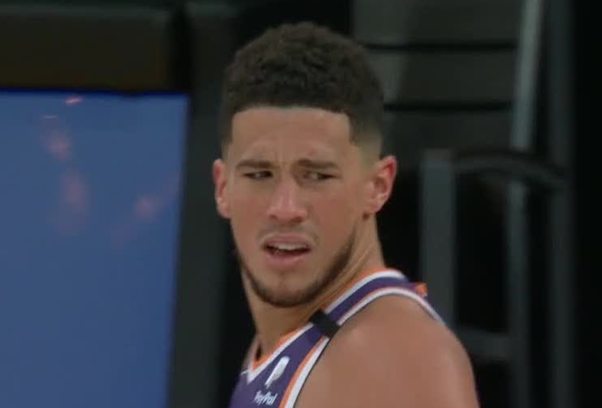 PHOTO Devin Booker's Reaction To Getting Ejected(07)