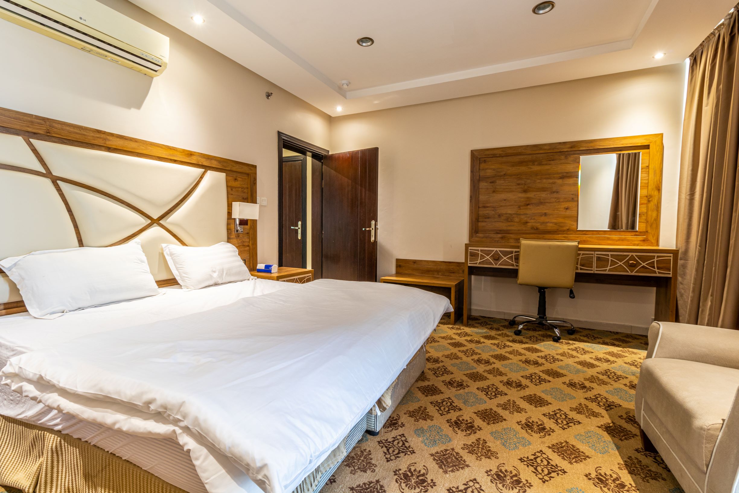 Fully Furnished ONE BHK Apt FOR RENT JEDDAH Al Aziziya 40 th Street