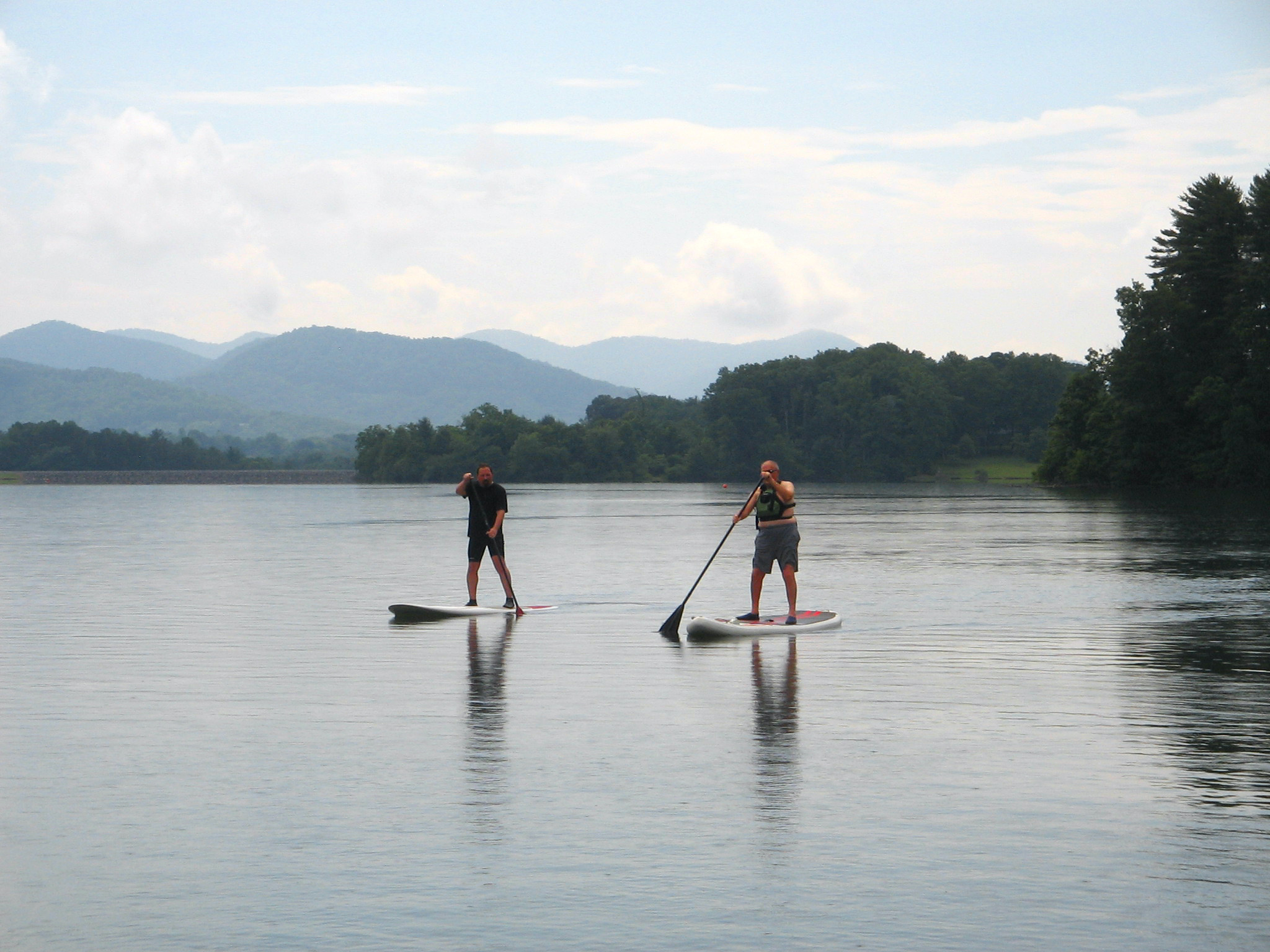 Top 10 Lakes to Paddleboard in North Carolina