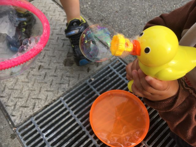 割れにくいシャボン玉液の作り方｜家にある材料でOK！ neMaMa