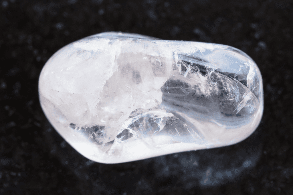 Can Clear Quartz Go In Salt? (Dry Salt, Saltwater, Himalayan Salt)