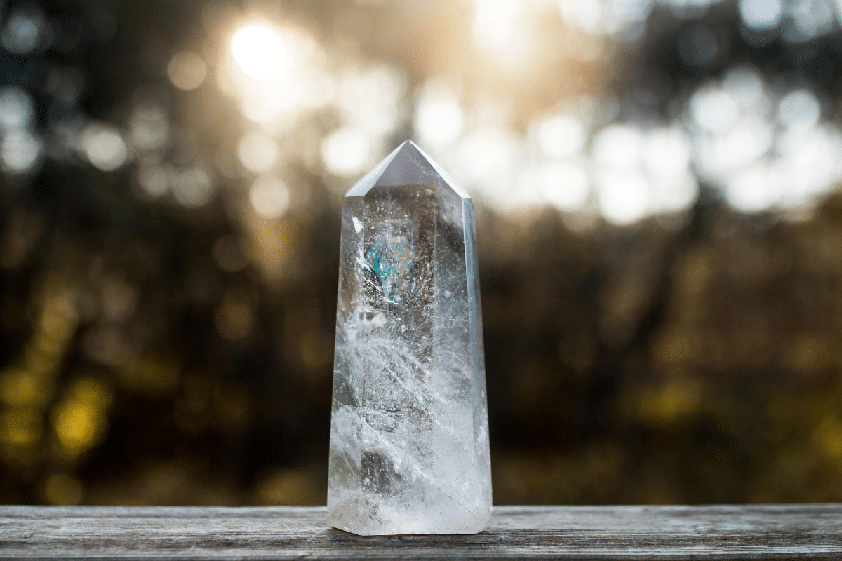 Full Guide To Selenite vs. Clear Quartz (This Is The Difference)