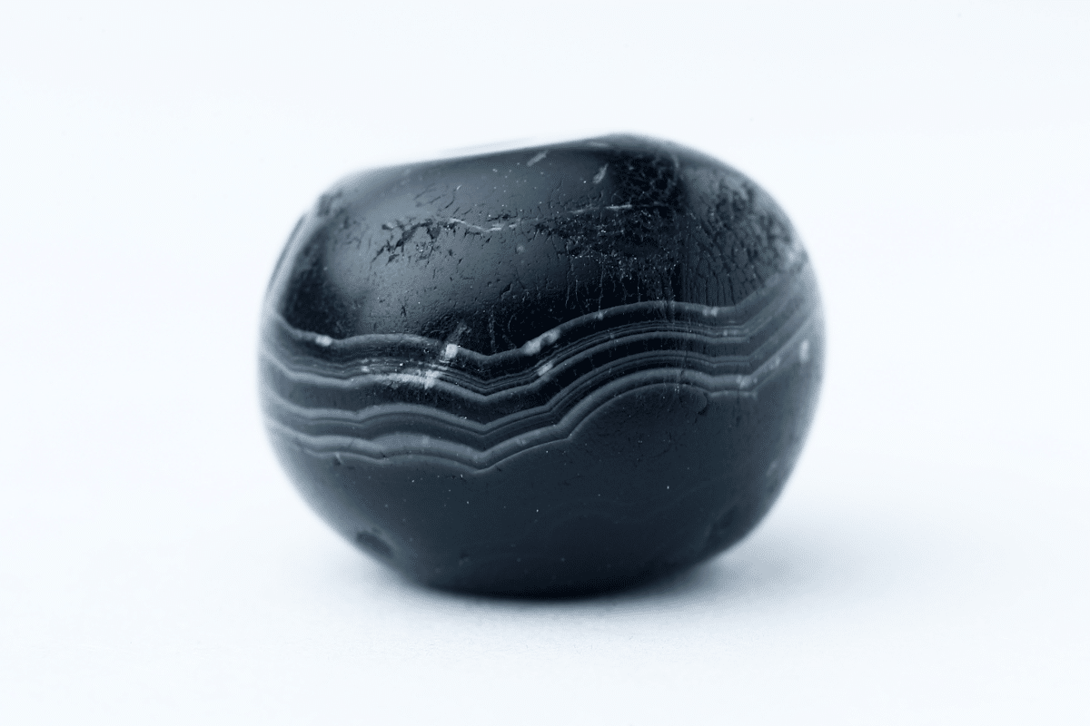 Full Guide To Black Agate vs. Onyx (This is the Difference)