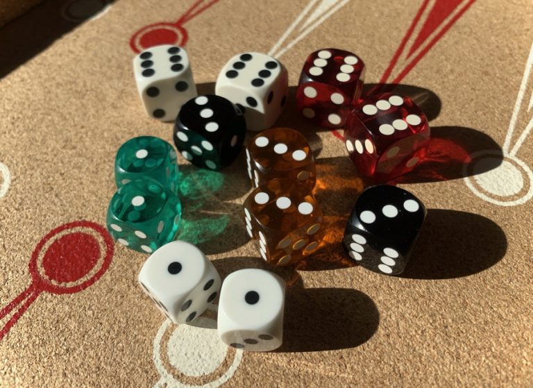 Backgammon Rules and Instructions : The Doubling Cube in