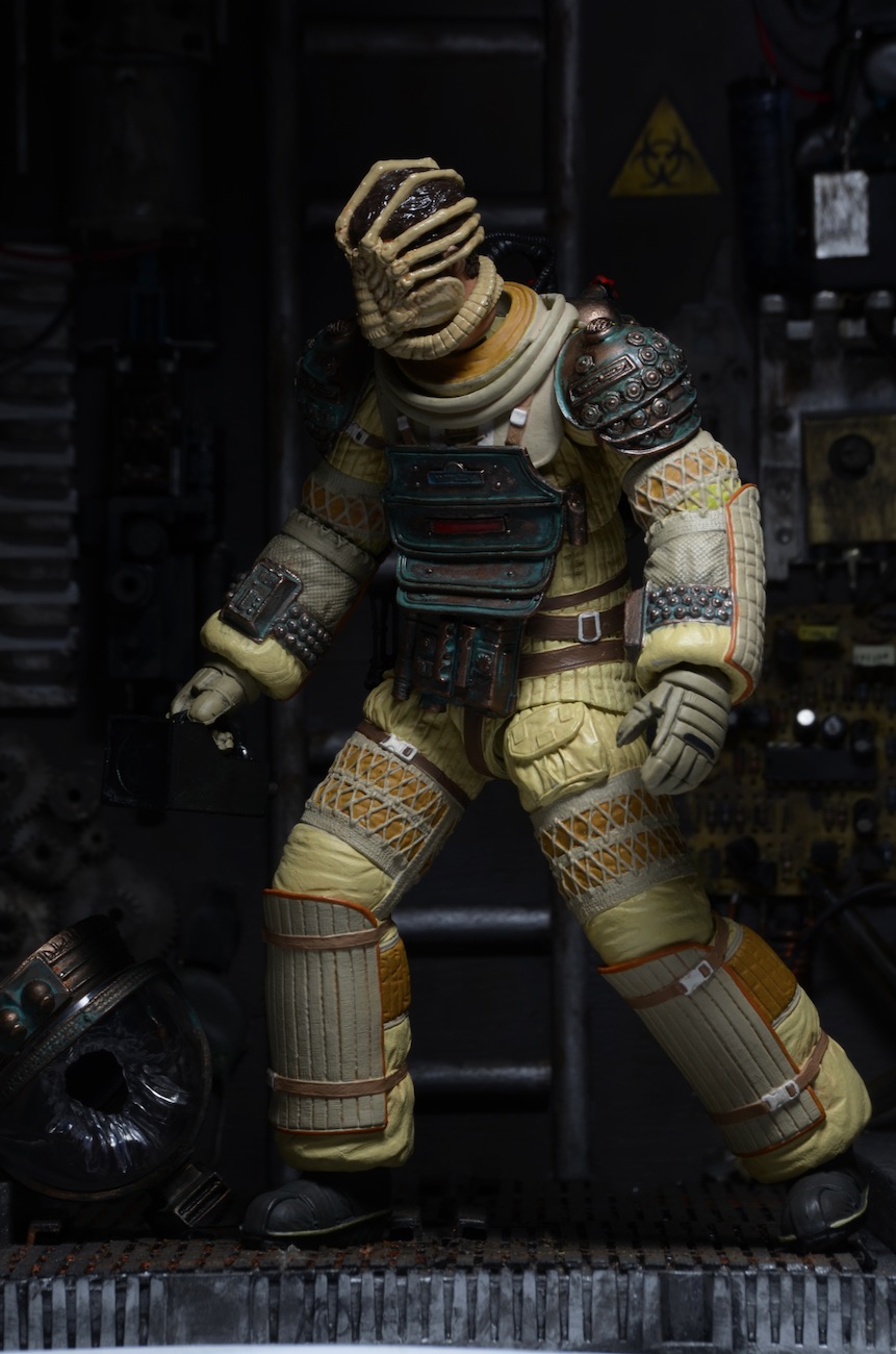 Facehugger Friday Aliens Series 3 Kane in Nostromo Spacesuit Action