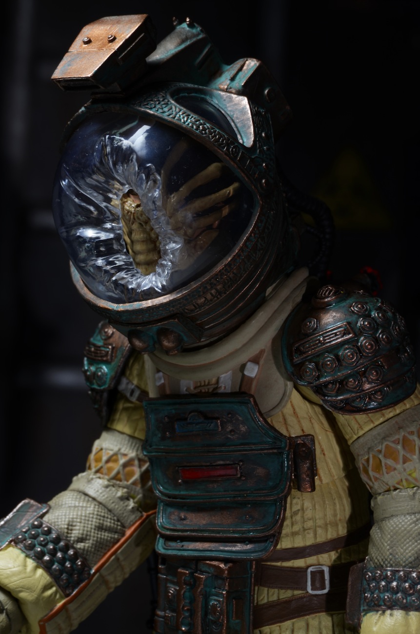 Facehugger Friday Aliens Series 3 Kane in Nostromo Spacesuit Action