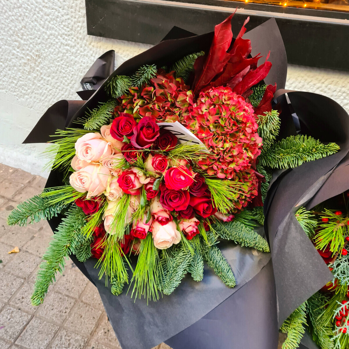 Neda Decorations Christmas Bouquet Hydrangeas Roses