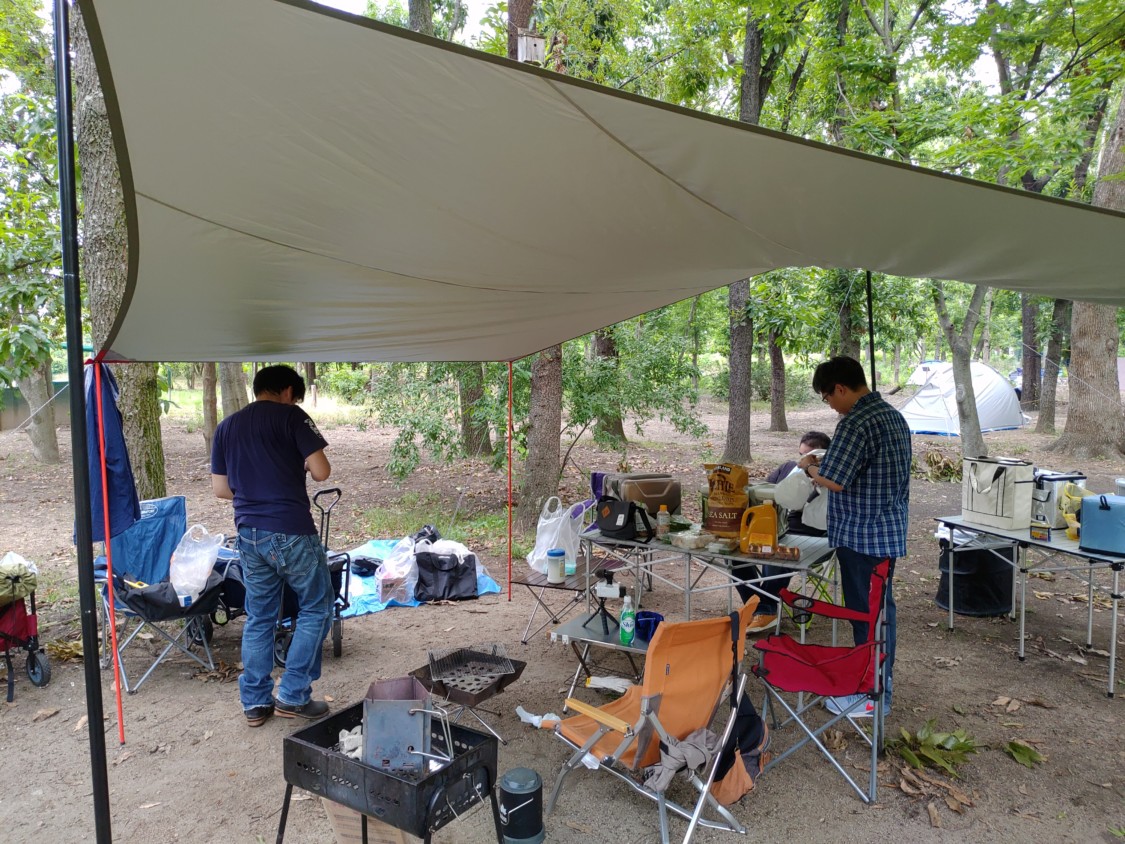 大泉緑地でコストコ肉BBQとダンボール燻製器で燻製作り｜ねこんこ2