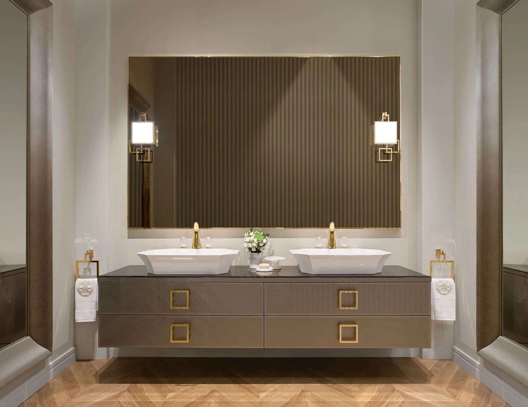 Daphne D20 High End Italian Bathroom Vanity in Saffiano Glass