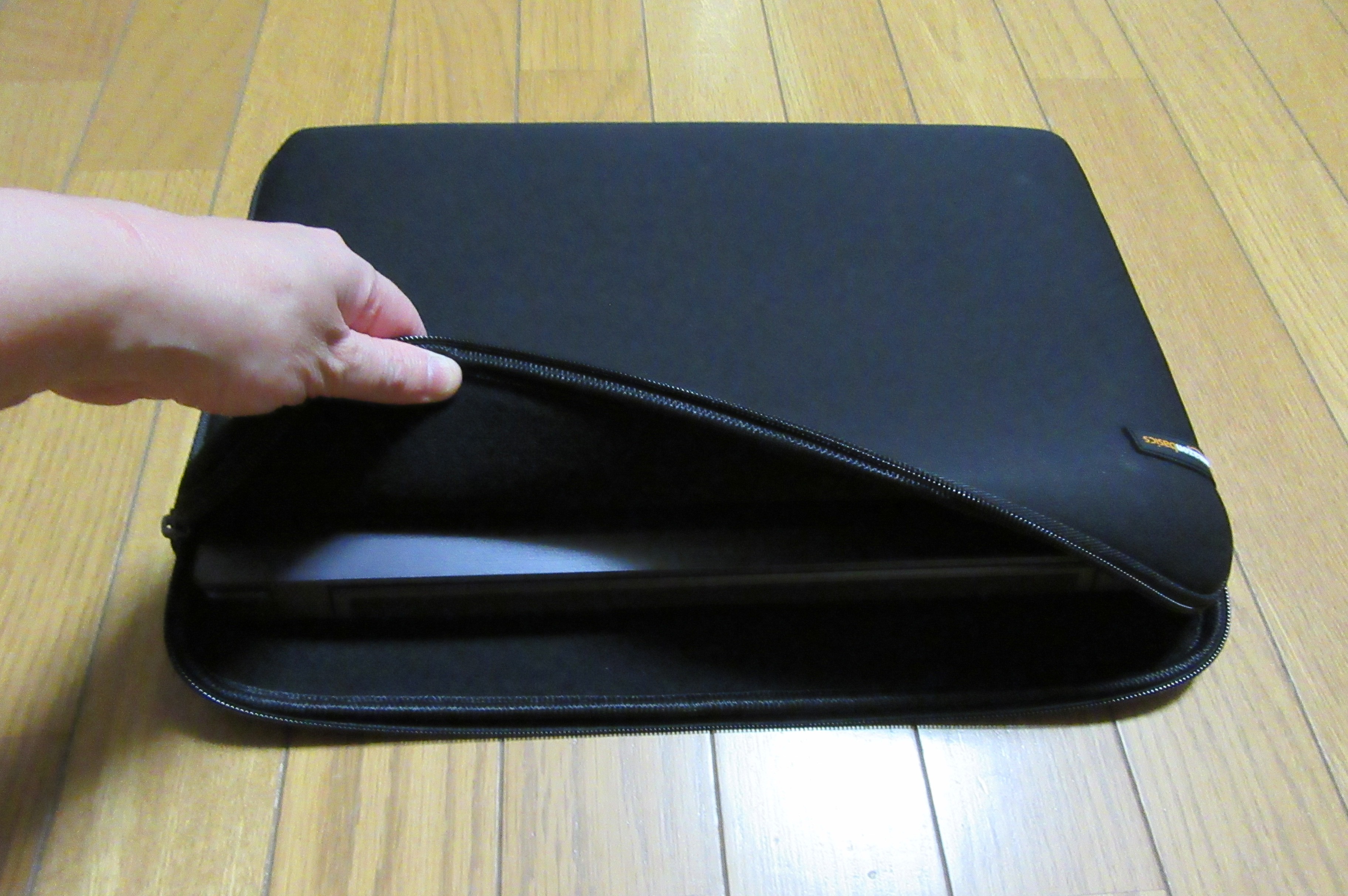 ノートパソコンの保存用にAmazonの「ソフトPCケース」を購入したのでレビュー