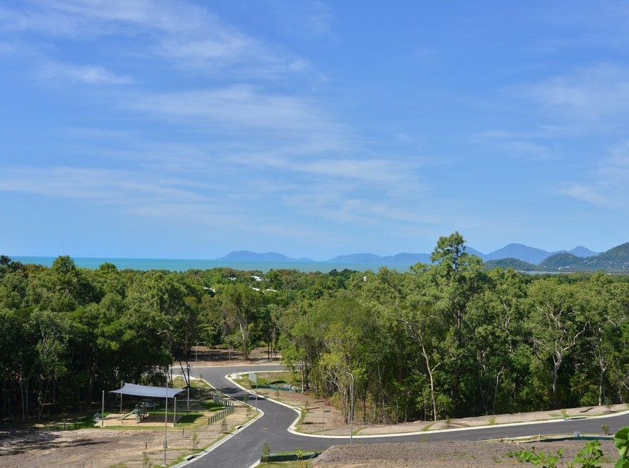 PALM COVE, LARGE 1240sqm BLOCK Northern Exposure Realty