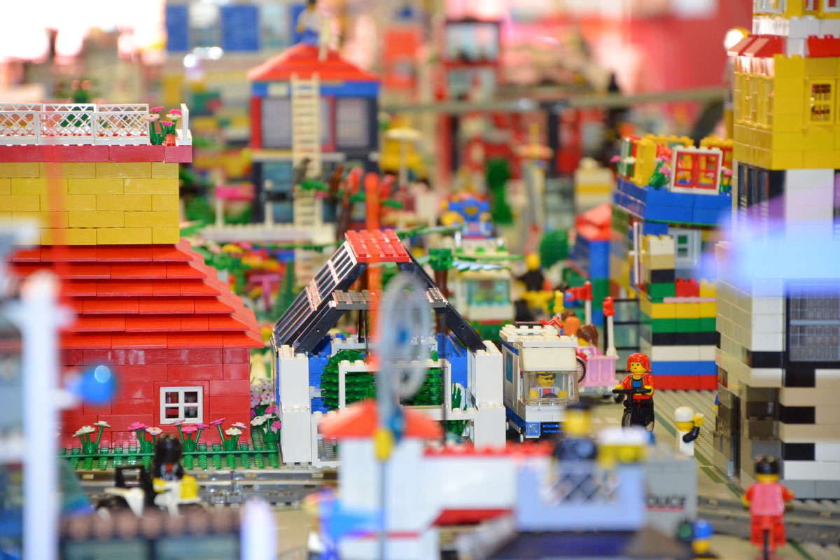 5 Most Valuable Retro LEGO Sets From The 80s, 90s, and 00s