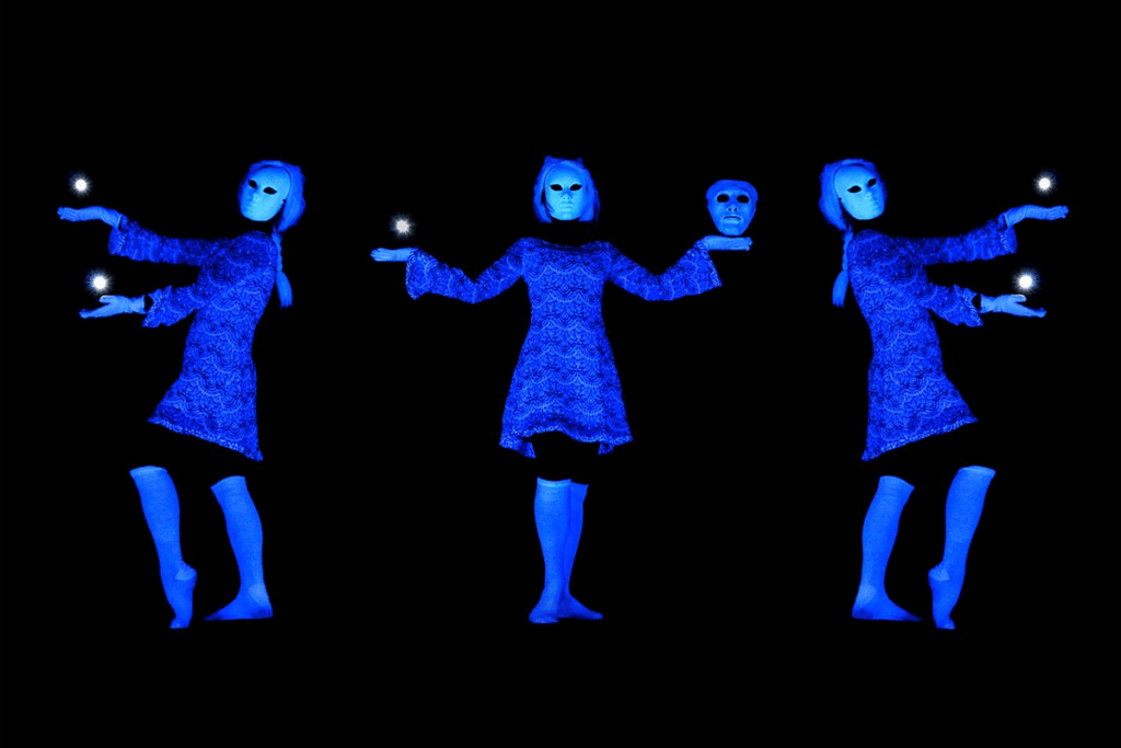 How To Make A Black Light In Four Easy Steps Nerdable