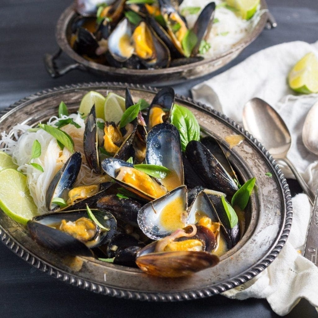 Quick OnePot Thai Curry Mussels Nerds with Knives