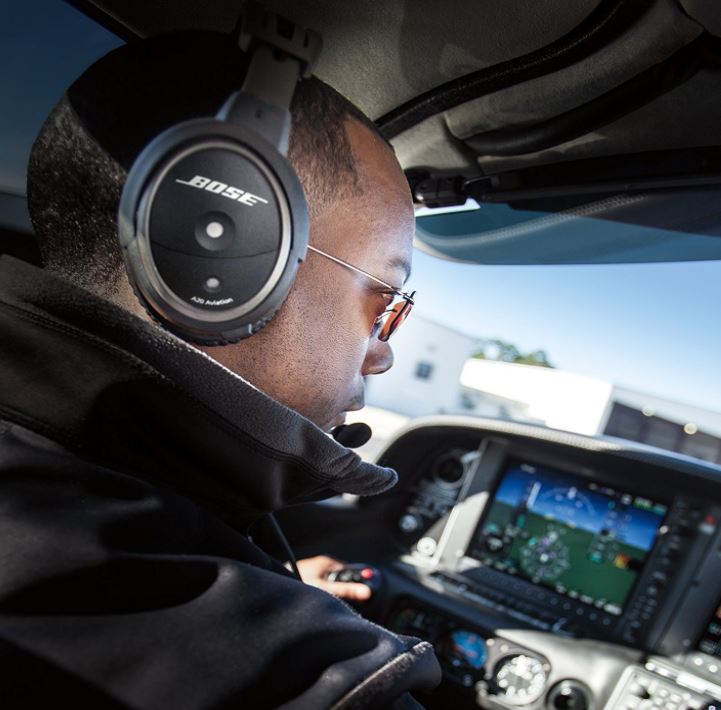 Guide to the Best Aviation Headsets for Pilots in 2022
