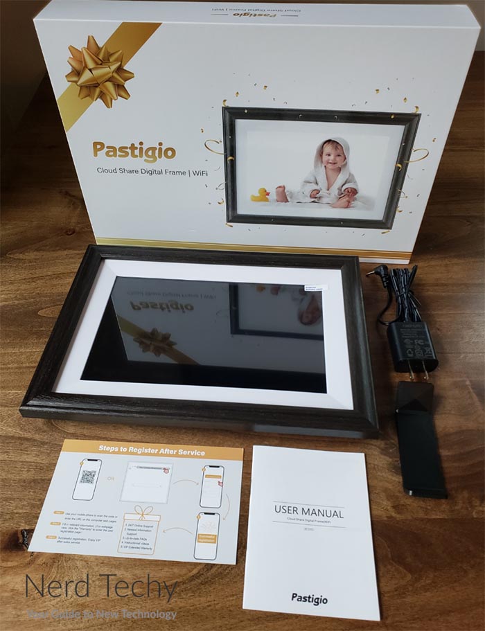 Review of the Pastigio WiFi Digital Wooden (10.1”) Picture Frame
