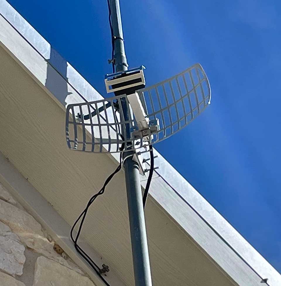 4 Best Outdoor WiFi Range Extenders (2023 Updated)