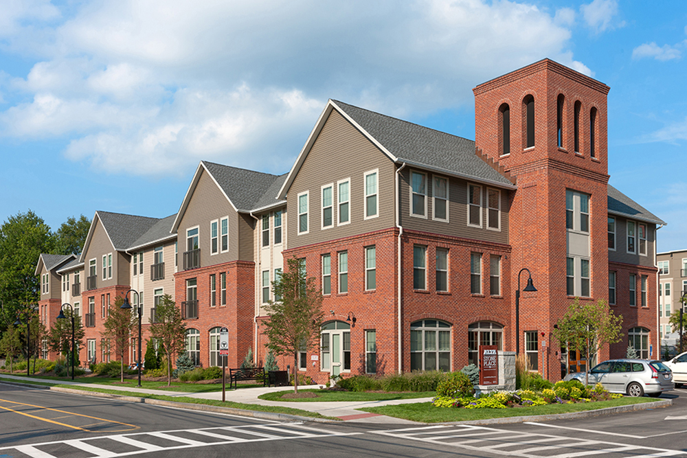 Phaneuf and Campbell of HFF complete sale of 212unit Alta Stone Place