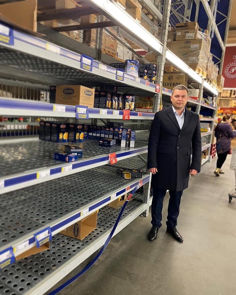 «Непривычно видеть такое»: в Самаре с прилавков сметают гречку и сметану