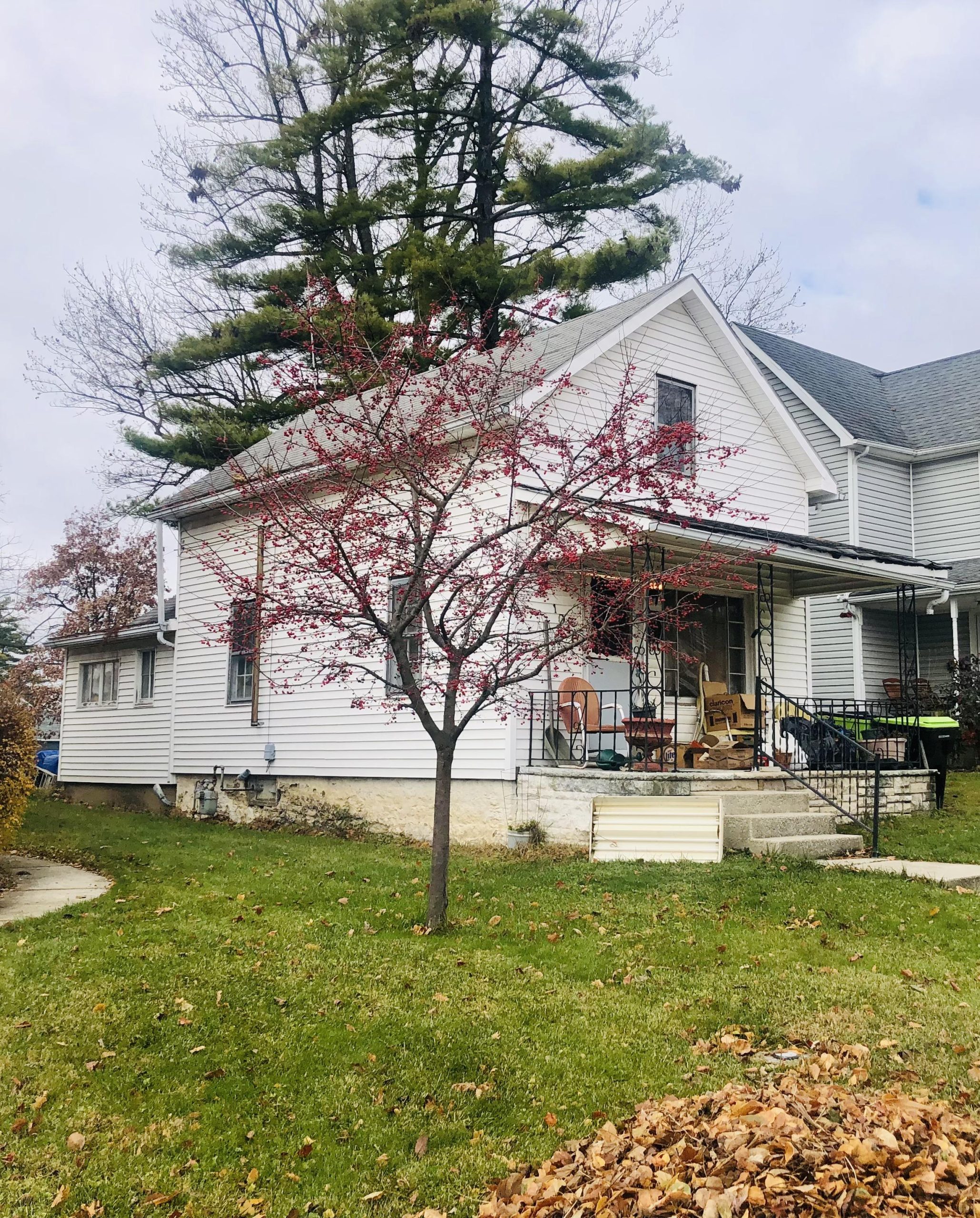 Charming Neighborhood with 2 Bedroom FixerUpper near Downtown