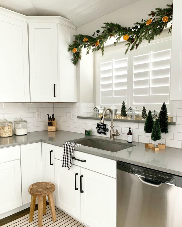 Make your Kitchen Magical Christmas Kitchen Garland and Kitchen