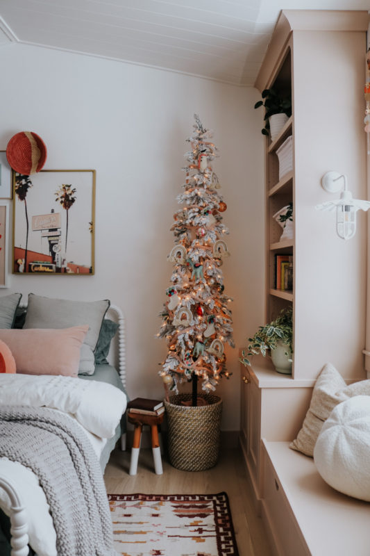 How to put a Christmas Tree in a Basket and Favorite Baskets Nesting