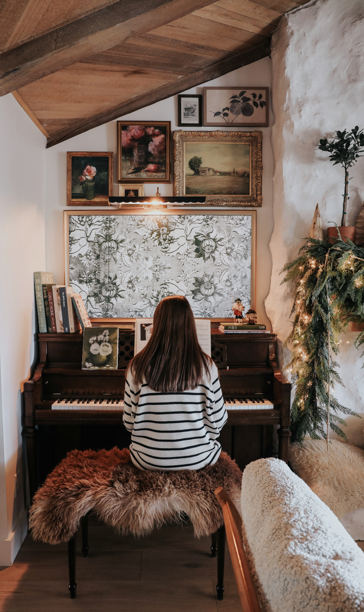 Frame TV Christmas Art (free!) with Picture Lights and Top Christmas