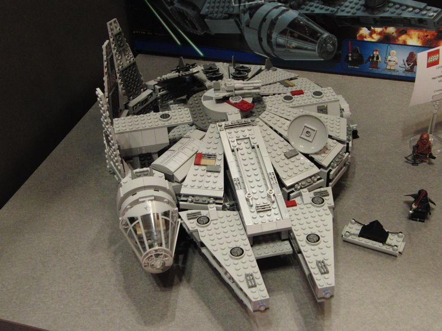 Lego Star Wars Millennium Falcon 7965 Eye Candy From Toy Fair 2011