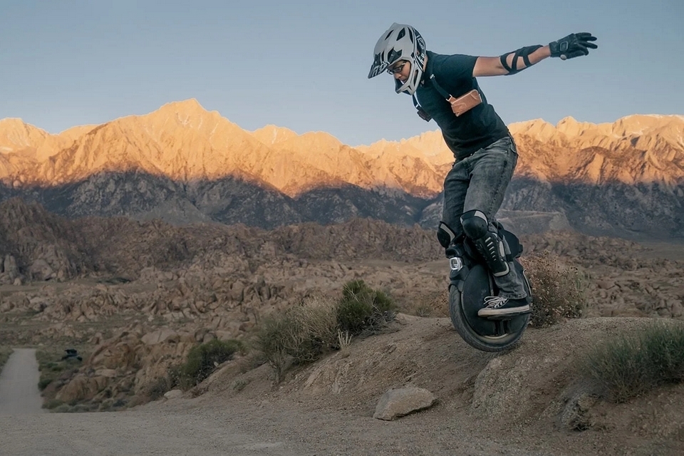 InMotion V11 Gives The Electric Unicycle A Suspension System For Off