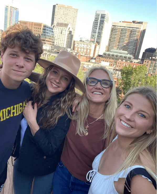 Mel Robbins Net Worth 2024 Age, Family, Daughter, Husband