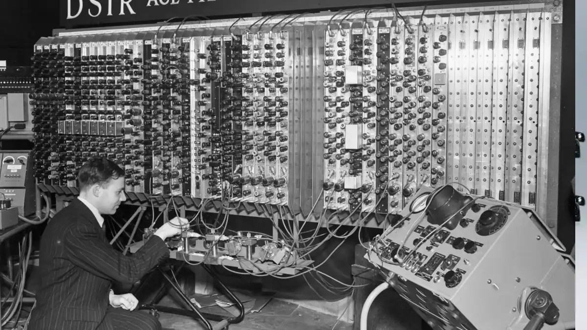 What are the differences between the Turing Test and Turing Machine?