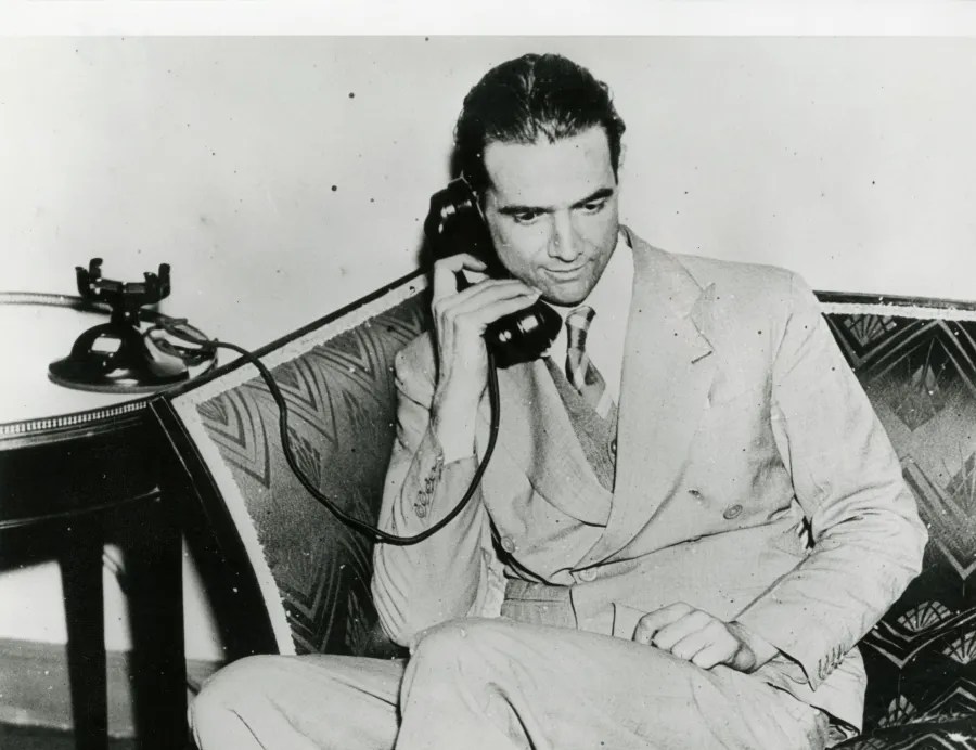 Howard Hughes Net Worth How Rich Was The Eccentric Billionaire