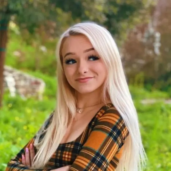 Zoe Laverne Bio, Age, Parents, Height, Husband, Net worth Networth