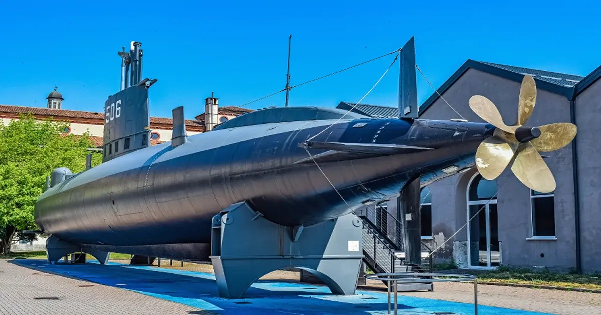 Who Invented the First Submarines? [When, Where & How]