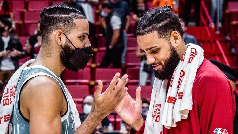 Caleb and Cody Martin played against each other for the first time in(017)