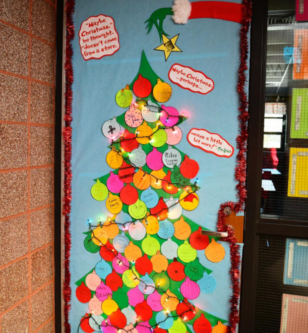 45 Festive Classroom Doors To Get In The Holiday Spirit