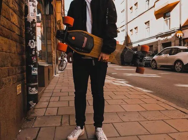 Electric skateboard laws, are they legal? Can you ride them in the