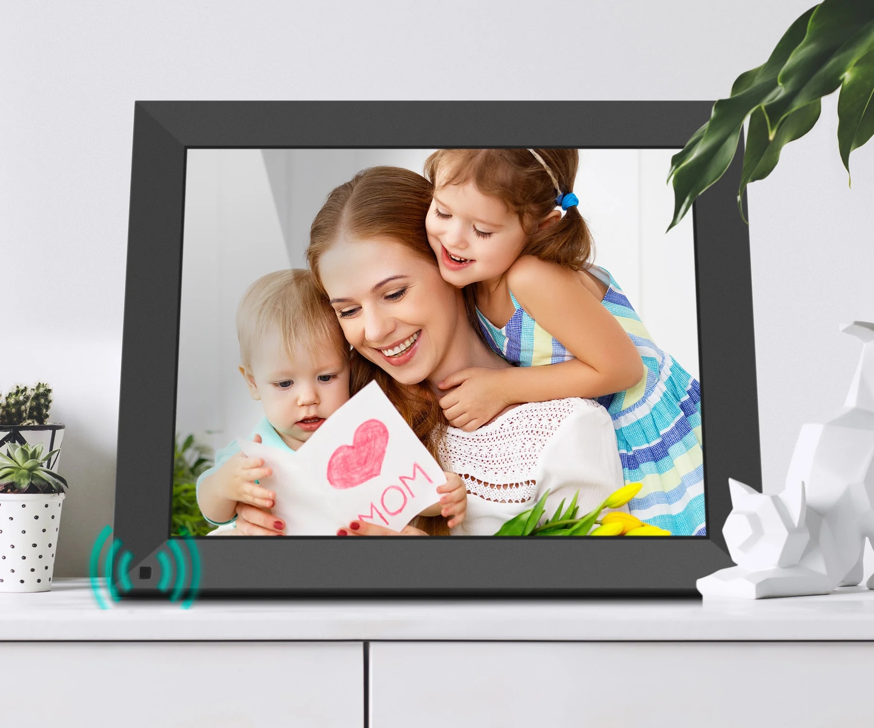 Frame by Frame: Celebrating Mom with the Aluratek Smart Frame - New Gizmo